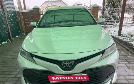 Toyota Camry, 2018 год, 2 600 000 рублей, 2 фотография