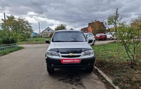 Chevrolet Niva I рестайлинг, 2012 год, 750 000 рублей, 3 фотография