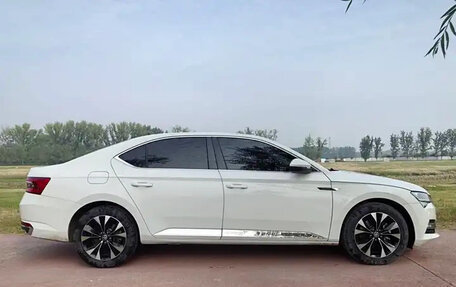 Skoda Superb III рестайлинг, 2021 год, 1 735 000 рублей, 4 фотография