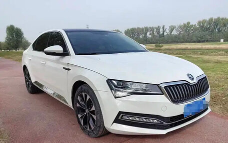 Skoda Superb III рестайлинг, 2021 год, 1 735 000 рублей, 3 фотография