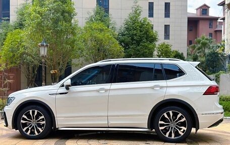 Volkswagen Tiguan II, 2021 год, 2 725 000 рублей, 8 фотография