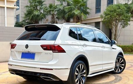 Volkswagen Tiguan II, 2021 год, 2 725 000 рублей, 4 фотография