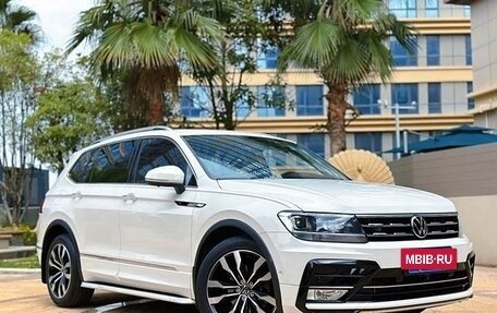 Volkswagen Tiguan II, 2021 год, 2 725 000 рублей, 2 фотография