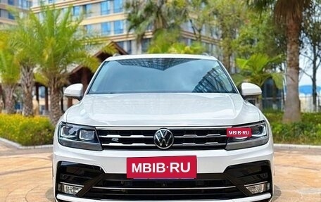 Volkswagen Tiguan II, 2021 год, 2 725 000 рублей, 3 фотография