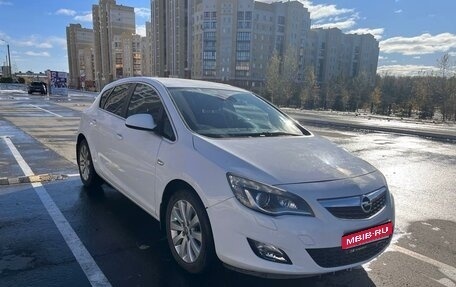 Opel Astra J, 2011 год, 900 000 рублей, 1 фотография