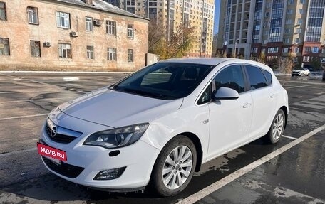 Opel Astra J, 2011 год, 900 000 рублей, 3 фотография