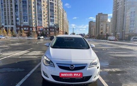 Opel Astra J, 2011 год, 900 000 рублей, 2 фотография