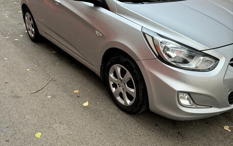 Hyundai Solaris II рестайлинг, 2012 год, 995 000 рублей, 1 фотография