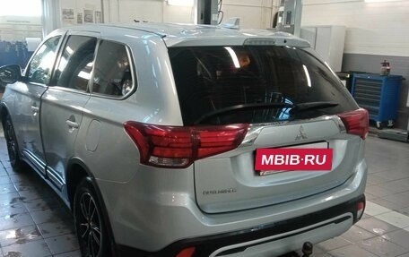 Mitsubishi Outlander III рестайлинг 3, 2021 год, 2 573 000 рублей, 4 фотография