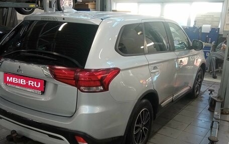 Mitsubishi Outlander III рестайлинг 3, 2021 год, 2 573 000 рублей, 3 фотография