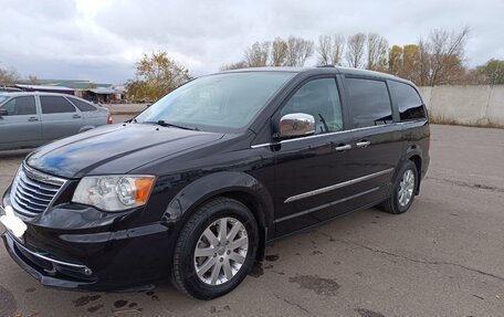 Chrysler Voyager IV, 2014 год, 2 100 000 рублей, 2 фотография