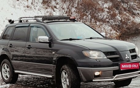 Mitsubishi Outlander III рестайлинг 3, 2004 год, 889 000 рублей, 1 фотография