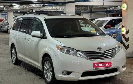 Toyota Sienna III, 2011 год, 1 950 000 рублей, 3 фотография