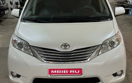 Toyota Sienna III, 2011 год, 1 950 000 рублей, 4 фотография