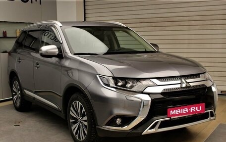 Mitsubishi Outlander III рестайлинг 3, 2021 год, 3 280 000 рублей, 3 фотография