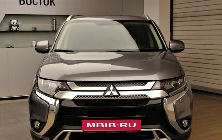 Mitsubishi Outlander III рестайлинг 3, 2021 год, 3 280 000 рублей, 2 фотография