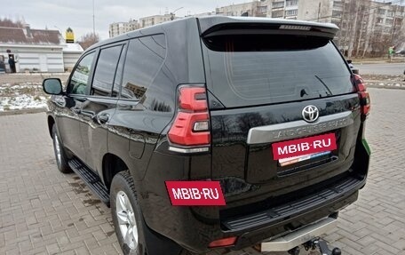 Toyota Land Cruiser Prado 150 рестайлинг 2, 2021 год, 5 800 000 рублей, 4 фотография