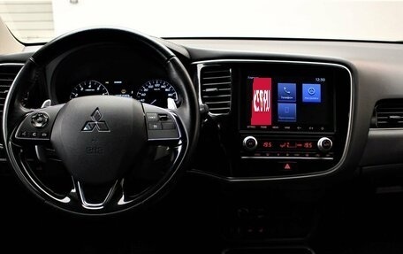 Mitsubishi Outlander III рестайлинг 3, 2021 год, 3 280 000 рублей, 13 фотография