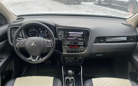 Mitsubishi Outlander III рестайлинг 3, 2019 год, 2 490 000 рублей, 10 фотография