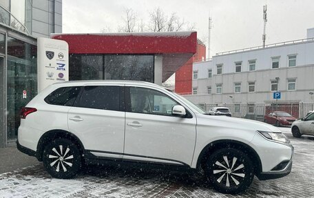 Mitsubishi Outlander III рестайлинг 3, 2019 год, 2 490 000 рублей, 8 фотография