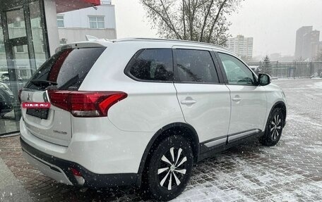 Mitsubishi Outlander III рестайлинг 3, 2019 год, 2 490 000 рублей, 7 фотография