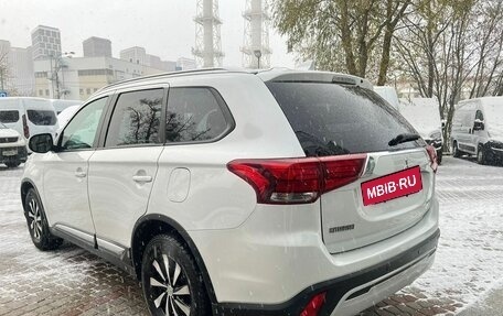 Mitsubishi Outlander III рестайлинг 3, 2019 год, 2 490 000 рублей, 5 фотография