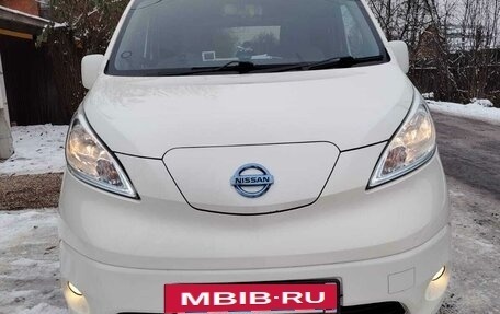 Nissan NV200, 2014 год, 2 600 000 рублей, 2 фотография