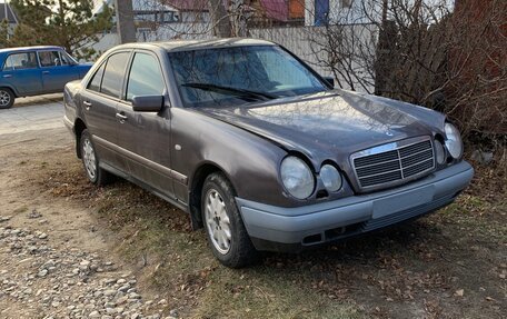 Mercedes-Benz E-Класс, 1996 год, 210 000 рублей, 3 фотография