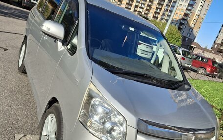 Toyota Noah III, 2008 год, 1 270 000 рублей, 6 фотография