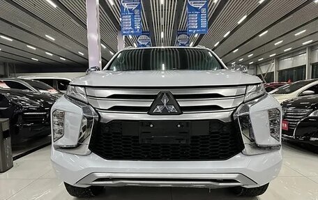 Mitsubishi Pajero Sport III рестайлинг, 2021 год, 3 855 555 рублей, 2 фотография