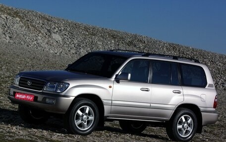 Toyota Land Cruiser 100 рестайлинг 2, 2004 год, 2 000 000 рублей, 1 фотография