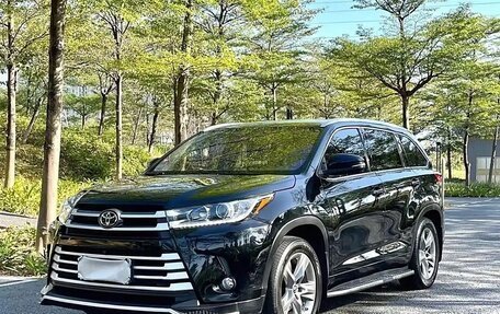 Toyota Highlander III, 2021 год, 3 300 000 рублей, 1 фотография