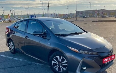 Toyota Prius IV XW50, 2018 год, 2 000 000 рублей, 4 фотография