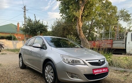 Opel Astra J, 2011 год, 750 000 рублей, 2 фотография