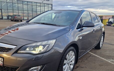 Opel Astra J, 2011 год, 950 000 рублей, 1 фотография