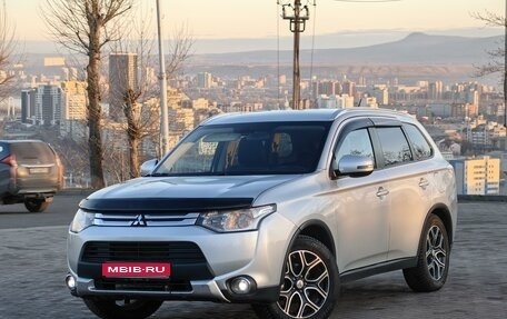 Mitsubishi Outlander III рестайлинг 3, 2014 год, 2 050 000 рублей, 1 фотография