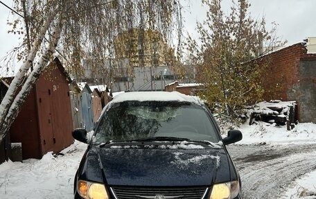 Chrysler Voyager IV, 2001 год, 410 000 рублей, 2 фотография