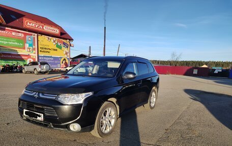 Mitsubishi Outlander III рестайлинг 3, 2013 год, 1 730 000 рублей, 2 фотография