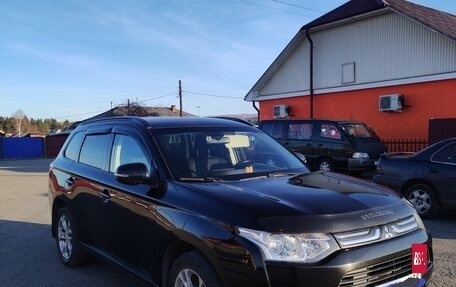 Mitsubishi Outlander III рестайлинг 3, 2013 год, 1 730 000 рублей, 3 фотография