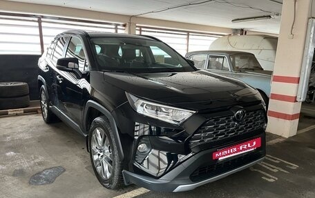 Toyota RAV4, 2021 год, 3 700 000 рублей, 2 фотография