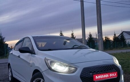 Hyundai Solaris II рестайлинг, 2011 год, 670 000 рублей, 1 фотография