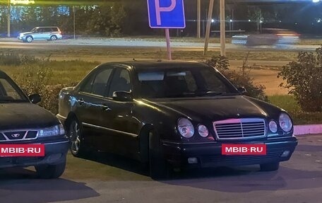 Mercedes-Benz E-Класс, 1997 год, 695 000 рублей, 4 фотография