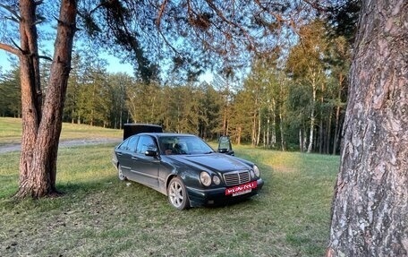 Mercedes-Benz E-Класс, 1997 год, 695 000 рублей, 5 фотография