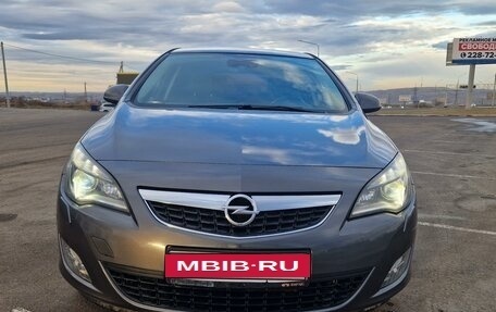 Opel Astra J, 2011 год, 950 000 рублей, 2 фотография