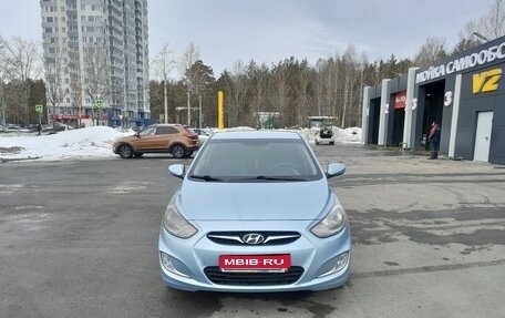 Hyundai Solaris II рестайлинг, 2011 год, 820 000 рублей, 1 фотография