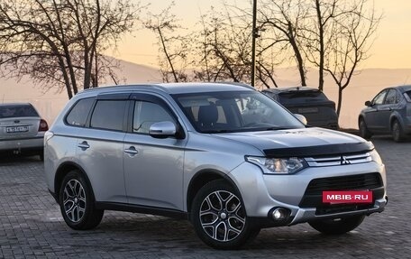 Mitsubishi Outlander III рестайлинг 3, 2014 год, 2 050 000 рублей, 2 фотография