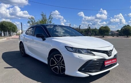 Toyota Camry, 2019 год, 1 895 000 рублей, 1 фотография