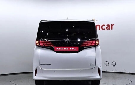 Toyota Alphard, 2023 год, 10 860 222 рублей, 2 фотография