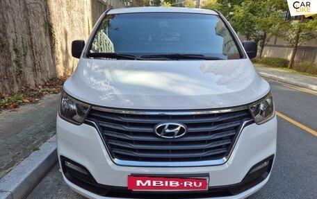 Hyundai Grand Starex Grand Starex I рестайлинг 2, 2021 год, 3 900 000 рублей, 2 фотография