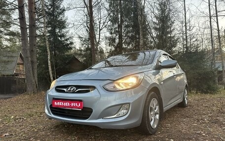 Hyundai Solaris II рестайлинг, 2011 год, 599 000 рублей, 1 фотография